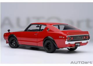 NISSAN SKYLINE 2000 GT-R (KPGC110) TUNED VERSION „CARBON BLACK BONNET“ rot AUTOart 1:18 Composite